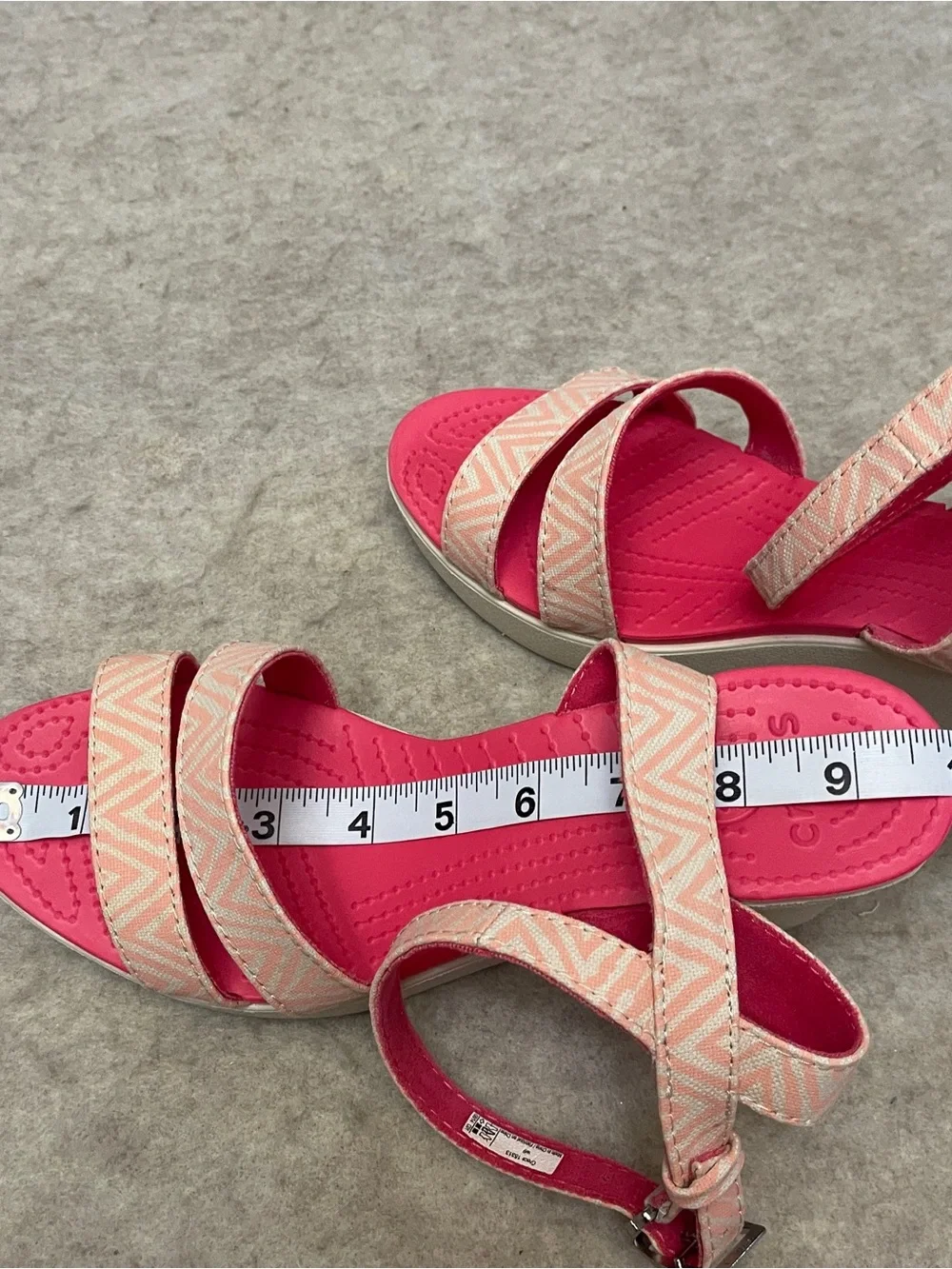 CROCS Leigh Graphic Ankle 2 Strap Wedge Comfort Sandals Womens size 9